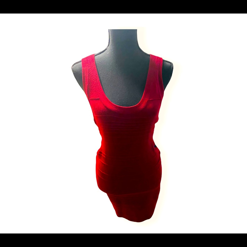 Bebe burgundy dress with back opening